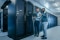 De foto toont twee ingenieurs in een modern datacenter, werkend met hun computer.